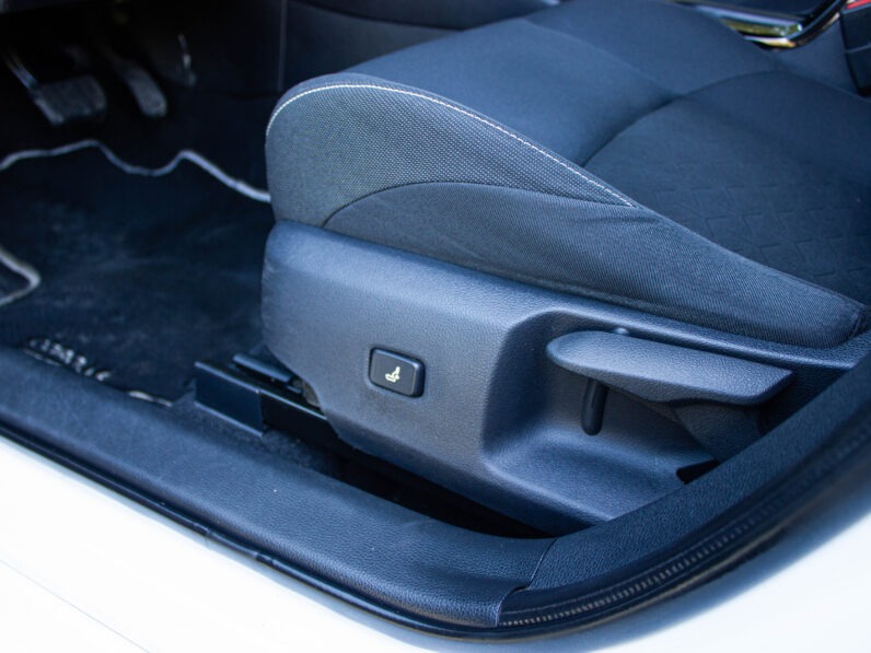 
Toyota Corolla 2.0 Hybrid 112kW full									