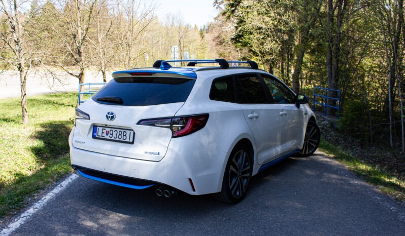 
Toyota Corolla 2.0 Hybrid 112kW full									