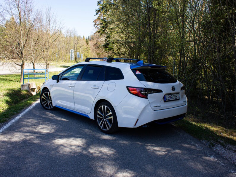 
Toyota Corolla 2.0 Hybrid 112kW full									