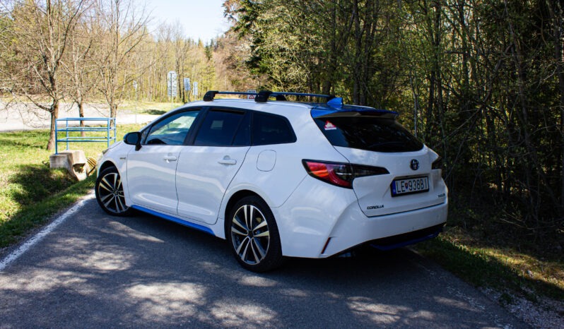 
Toyota Corolla 2.0 Hybrid 112kW full									