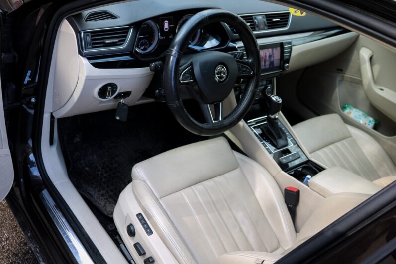 
								Škoda SuperB Laurin&klement 4×4 full									