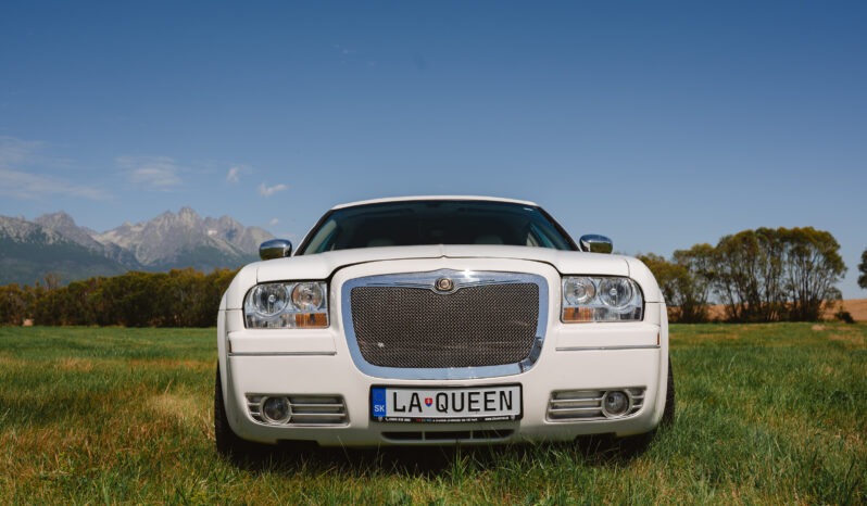 
								Chrysler 300C Limuzína full									