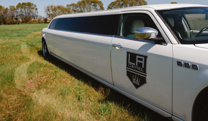 
								Chrysler 300C Limuzína full									