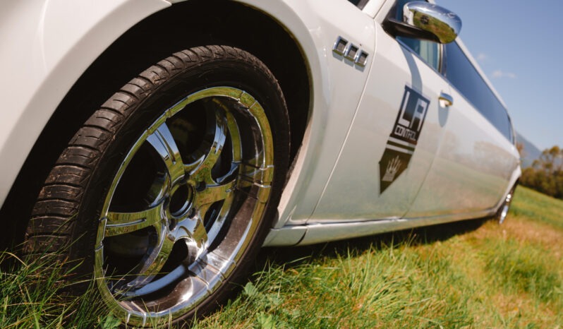 
								Chrysler 300C Limuzína full									