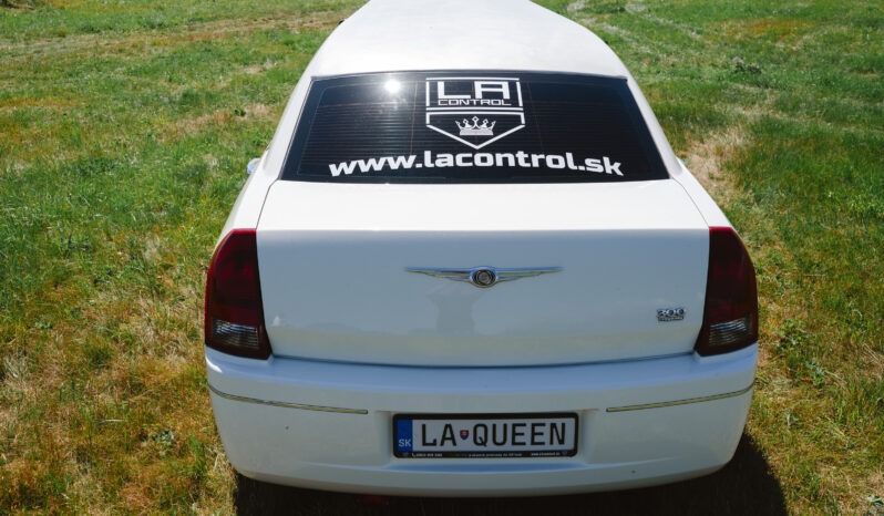 
								Chrysler 300C Limuzína full									