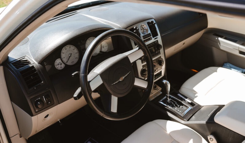 
								Chrysler 300C Limuzína full									