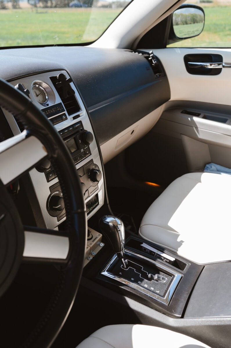 
								Chrysler 300C Limuzína full									