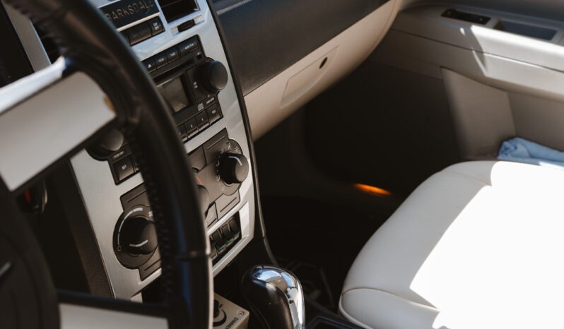 
								Chrysler 300C Limuzína full									