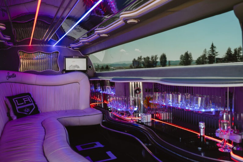 
								Chrysler 300C Limuzína full									