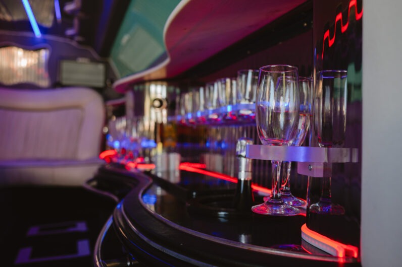 
								Chrysler 300C Limuzína full									