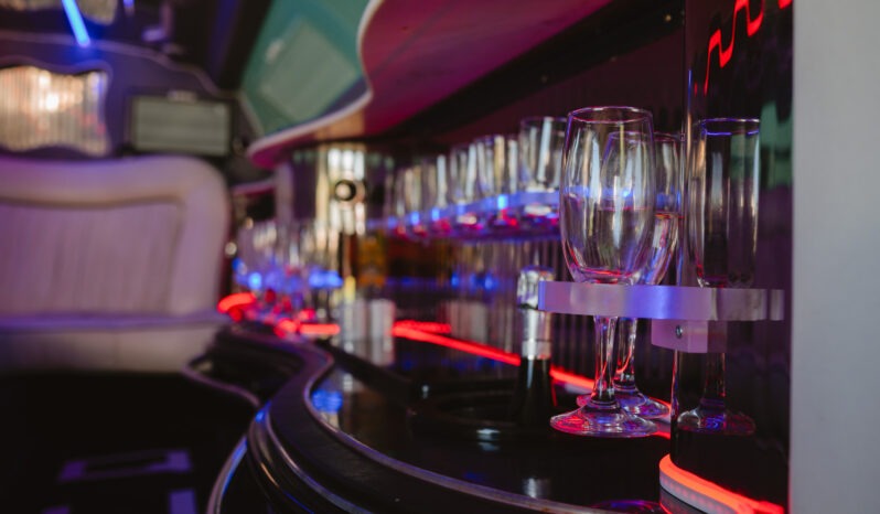 
								Chrysler 300C Limuzína full									