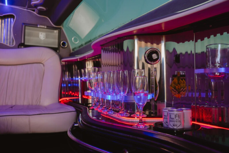 
								Chrysler 300C Limuzína full									