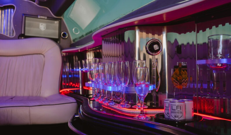 
								Chrysler 300C Limuzína full									