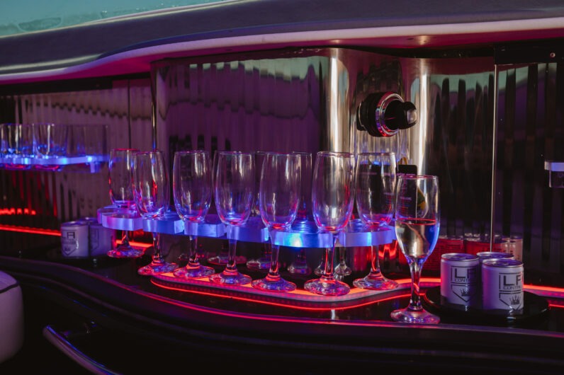 
								Chrysler 300C Limuzína full									