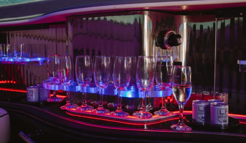 
								Chrysler 300C Limuzína full									