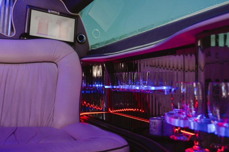 
								Chrysler 300C Limuzína full									