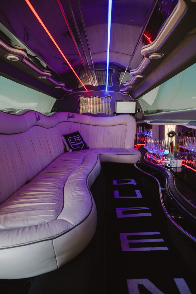 
								Chrysler 300C Limuzína full									