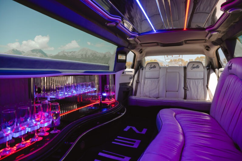 
								Chrysler 300C Limuzína full									