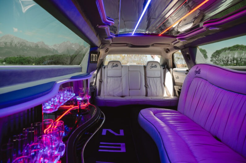 
								Chrysler 300C Limuzína full									