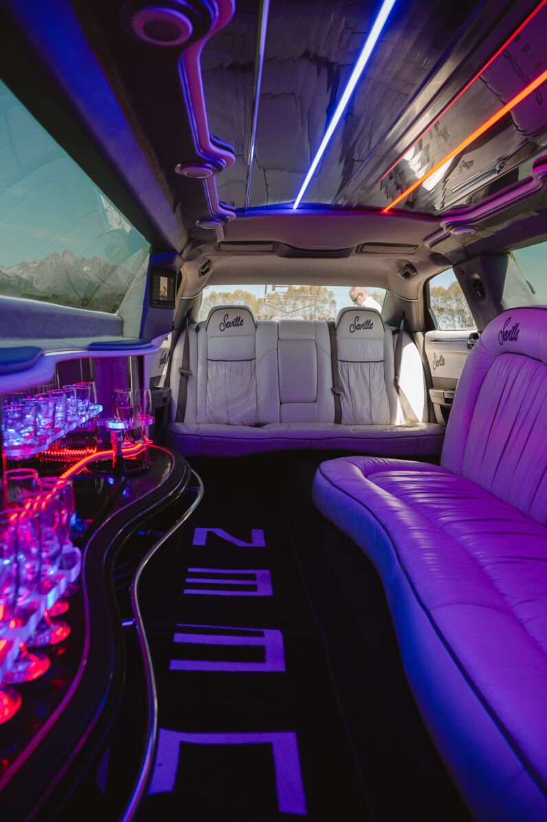 
								Chrysler 300C Limuzína full									