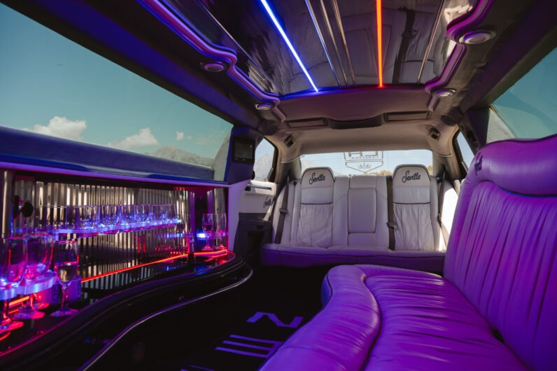 
								Chrysler 300C Limuzína full									