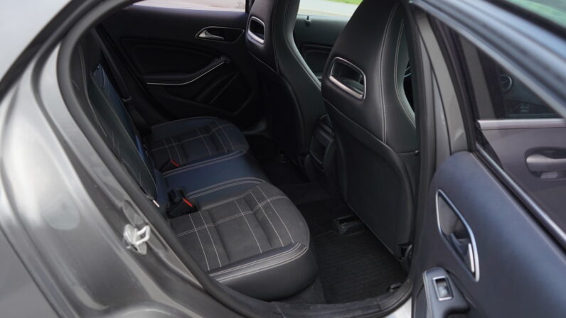 
								Mercedes Gla 200d full									