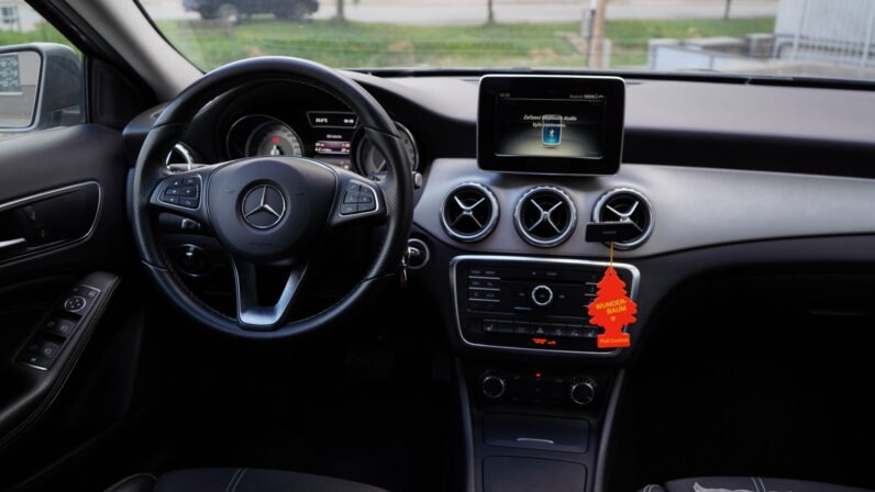 
								Mercedes Gla 200d full									